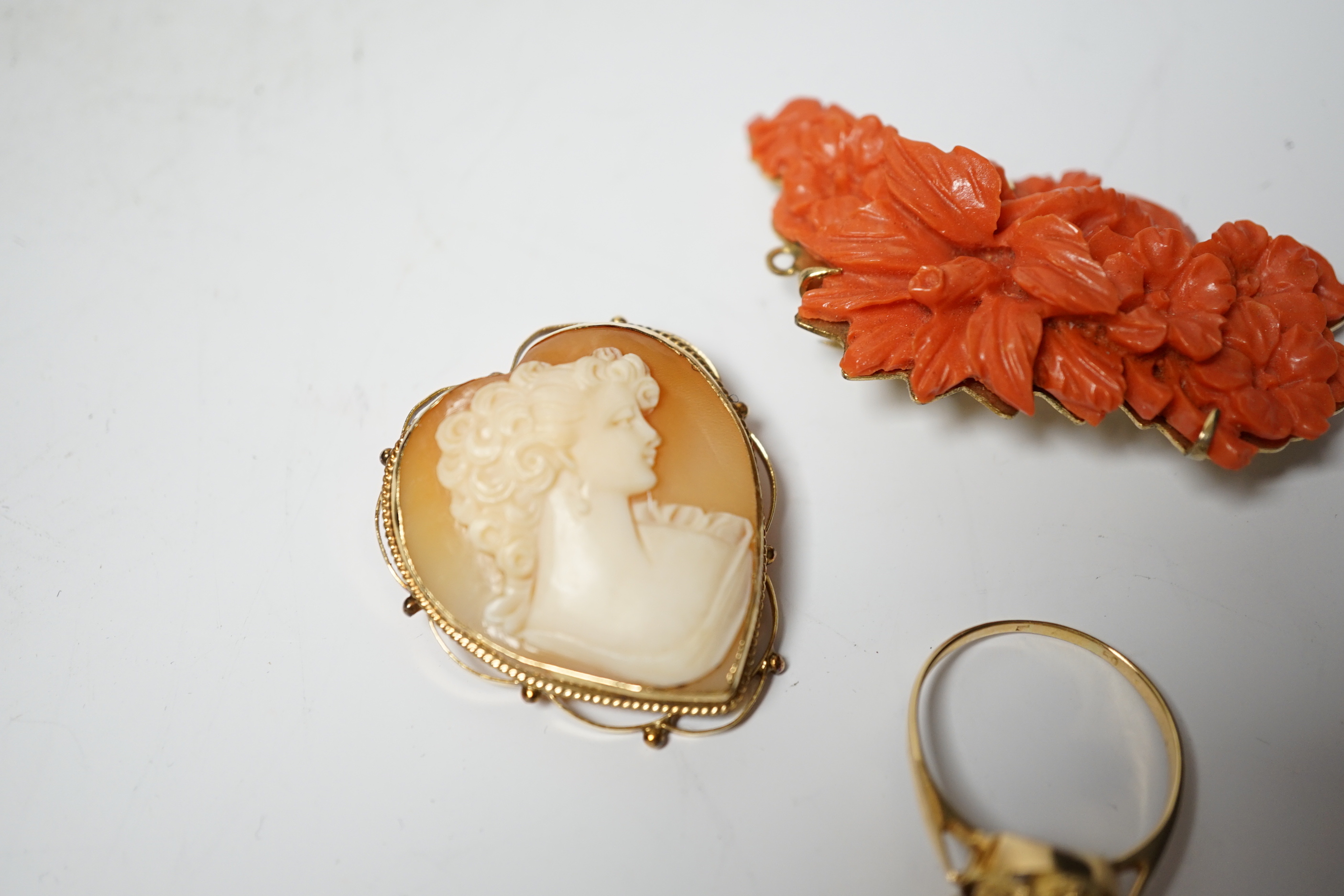 A 14k mounted heart shaped cameo shell pendant brooch, 33mm, a yellow metal and single stone cultured pearl set ring and a coral brooch.